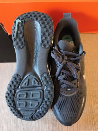Nike Vomero 18 Talla 38 Negro/Plata