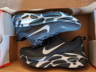 Nike Vomero 18 Talla 38 Negro/Plata