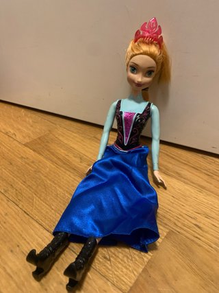 Lote de 2 muñecas varias