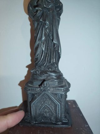 Figura Virgen y Niño con corona. Sin peana
