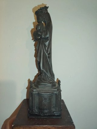 Figura Virgen y Niño con corona. Sin peana