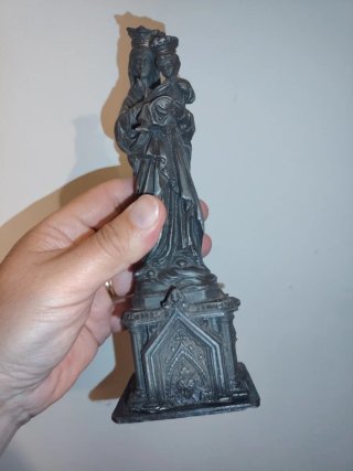 Figura Virgen y Niño con corona. Sin peana