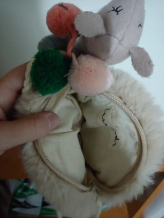 Bolsito peluche camello con pompones
