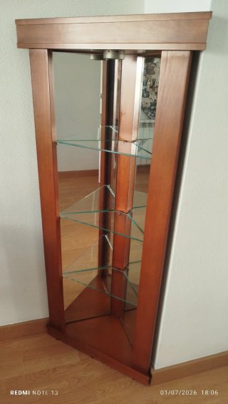 Rinconera de madera y cristal