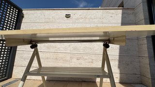 Tavolo da disegno con piano regolabile