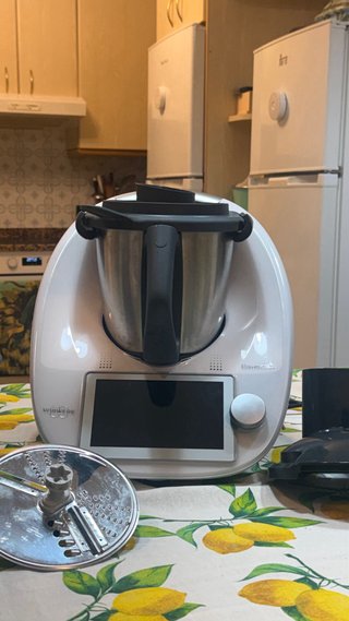 Vendo thermomix  tm6 sin casi uso. Con garantia