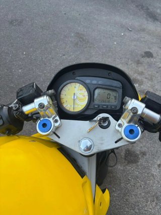 Gilera DNA 50cc Scooter Amarillo
