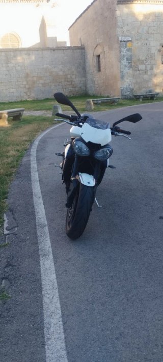 Triumph Street Triple 765 Blanca