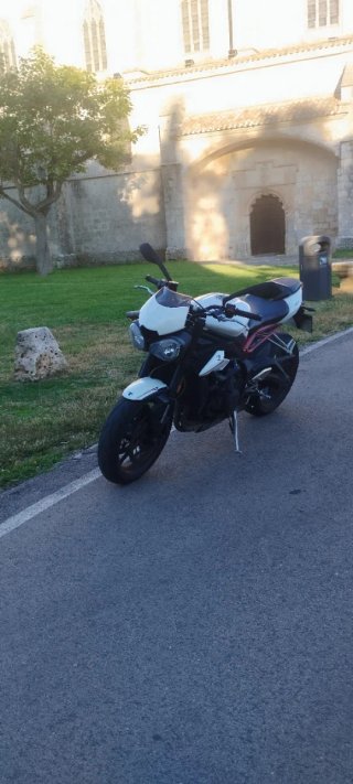 Triumph Street Triple 765 Blanca