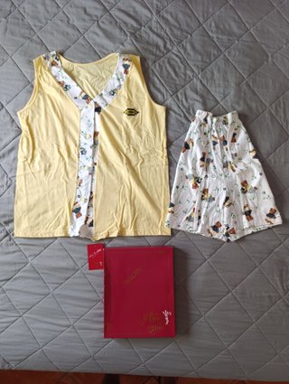 Pijama de oso y flores