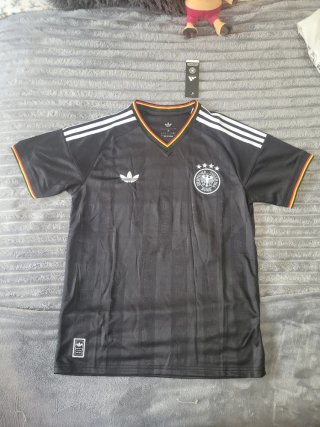 Hermosa camiseta de Alemania Negra