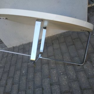 Mesa de centro redonda blanca y metal