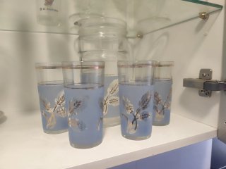 Juego de jarra y 5 vasos de agua retro