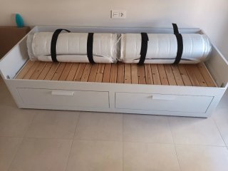 Cama nido nueva sin estrenar y colchón y mesita
