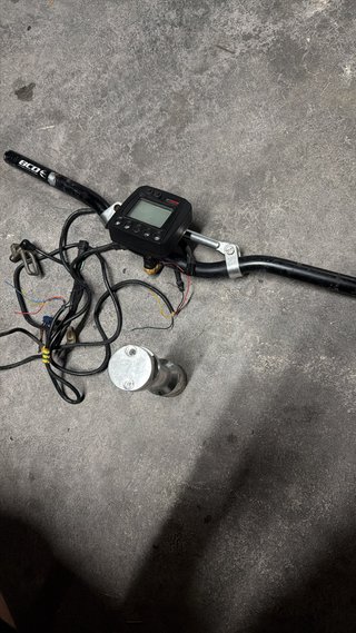 Se vende manillar con torreta y marcador koso
