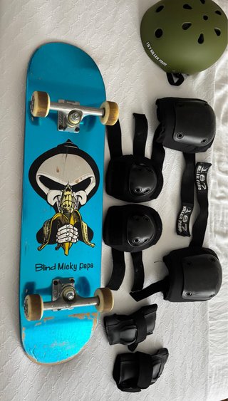 Skate, protecciones y casco