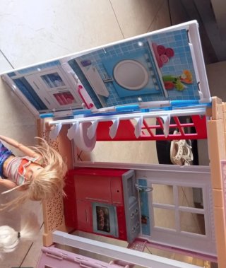 Casa Barbie con 2 muñecas