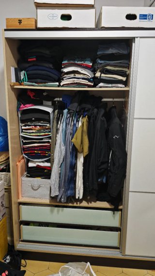 Armadio con porte scorrevoli