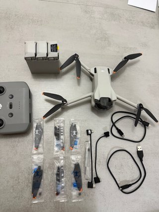 Dron DJI Mini 3  Muy poco uso esta como nuevo