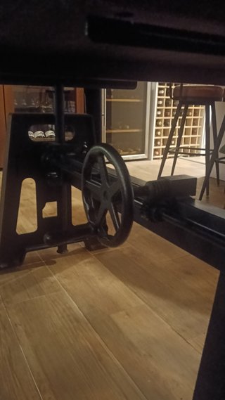 Mesa comedor artesana de estilo industrial