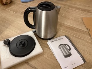 Pack tostadora + hervidor Russell Hobbs
