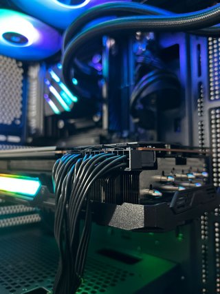 PC Gaming Ryzen 7 7700X RX 6800 XT 16GB DDR5