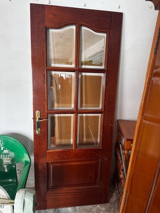 Puerta madera maciza con cristal
