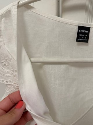 Camisa blanca SHEIN manga corta volantes