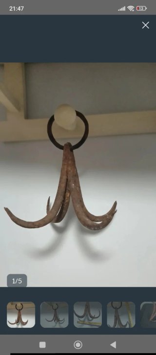 Gancho antiguo de hierro fundido