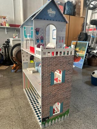 Casa de muñecas de madera