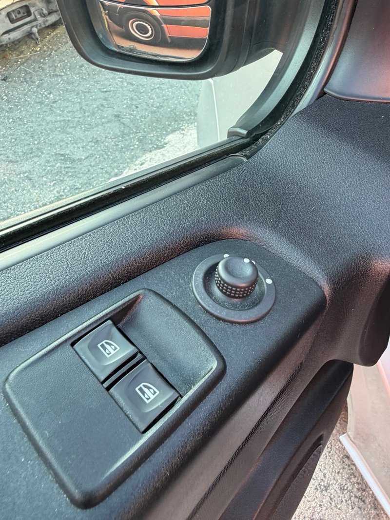 Nissan NV300 2021, foto 18