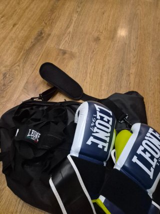 Kit Iniciación Boxeo Leone Guantes y Vendas