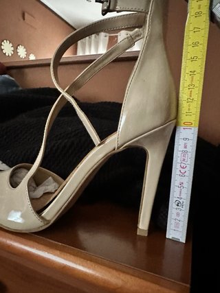 Décolleté Zara beige tacco 10 cm sandali