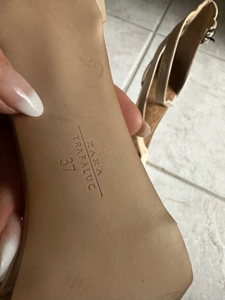 Décolleté Zara beige tacco 10 cm sandali