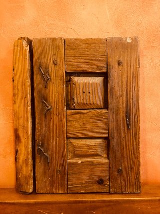 Ventana antigua madera rústica