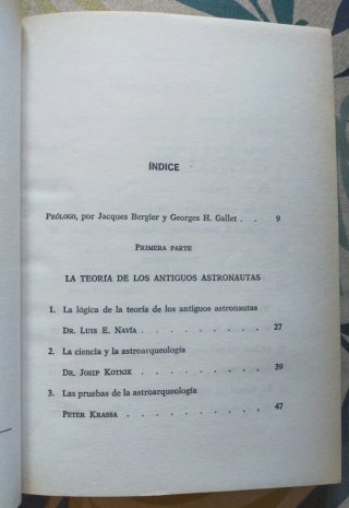 1* edición. El libro de los antiguos astronautas.