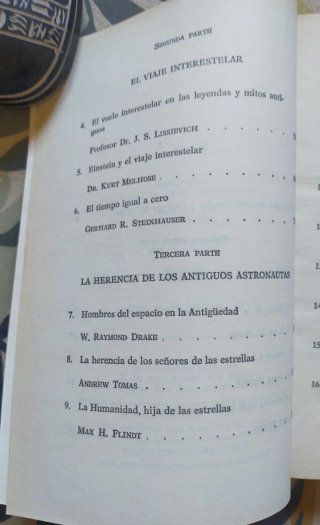 1* edición. El libro de los antiguos astronautas.