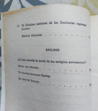 1* edición. El libro de los antiguos astronautas.