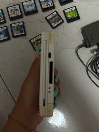 Nintendo DS lite con cargador (SIN JUEGOS vendido)