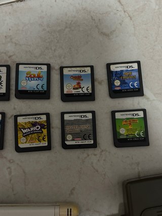 Nintendo DS lite con cargador (SIN JUEGOS vendido)