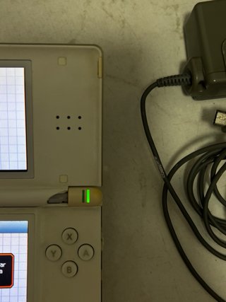 Nintendo DS lite con cargador (SIN JUEGOS vendido)