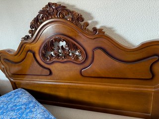 Juego de dormitorio en madera en perfecto estado