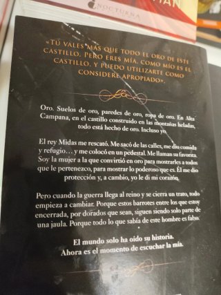 La Prisionera de Oro. una Jaula Dorada Sigue Si...