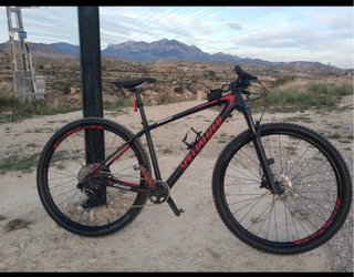 Bicicleta Specialized Montaña Negra/Roja