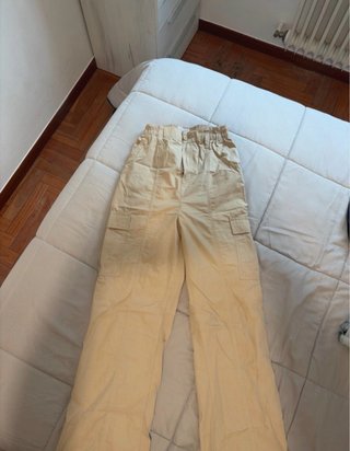 Pantalones cargo beige