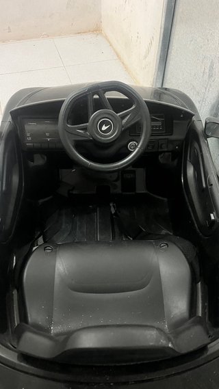 Coche eléctrico infantil negro