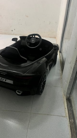 Coche eléctrico infantil negro