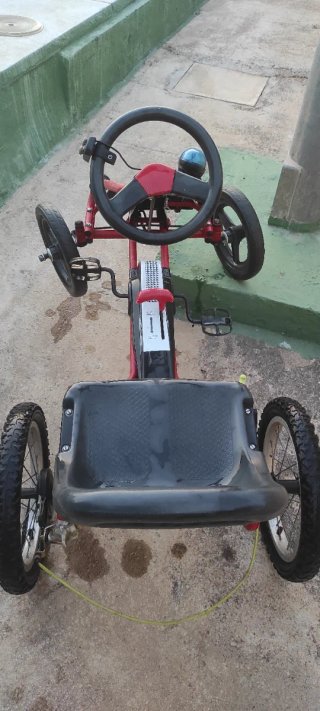 Coche de pedales modificado