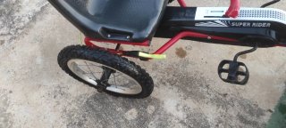 Coche de pedales modificado