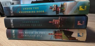 Tres libros de TJ Klune en inglés